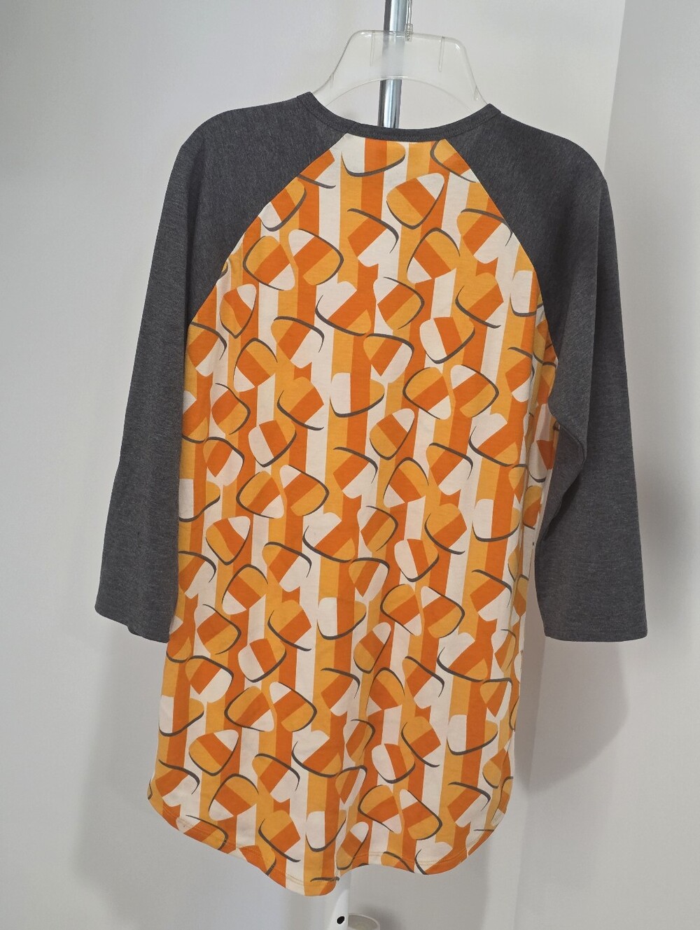 LuLaRoe Randy - Halloween Candy Corn Print Baseball T-Shirt XS - Picture 4 of 4